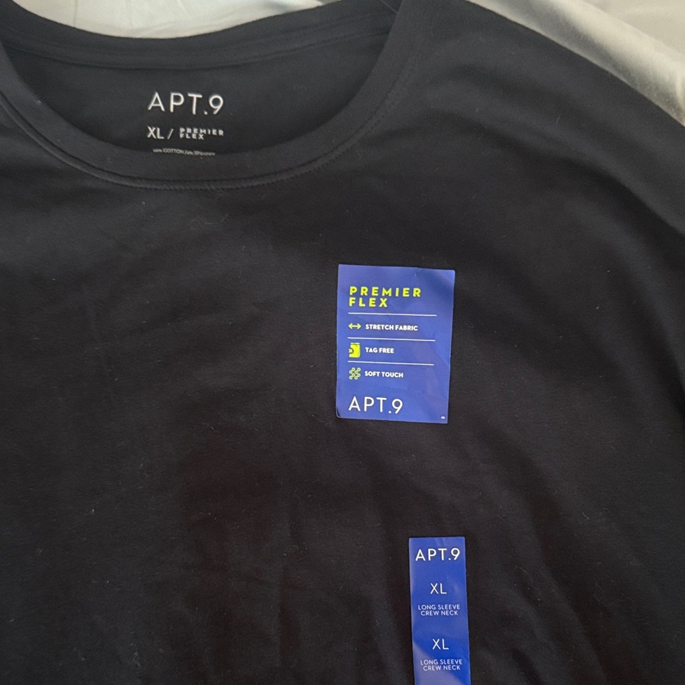 Apt. 9 Men's Classic Black Long Sleeve Tee - Picture 2 of 2